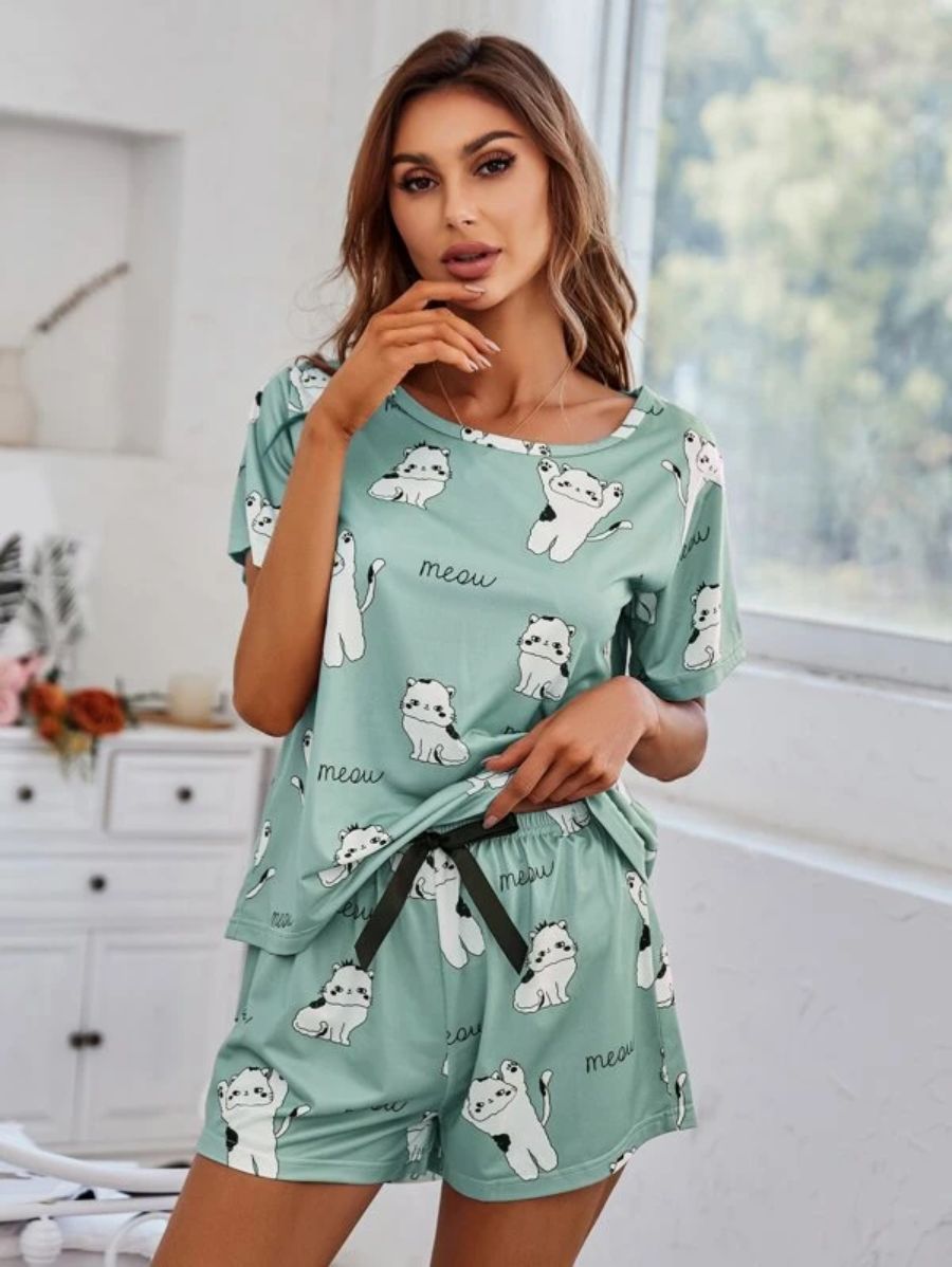 Cartoon Graphic Top And Waist Shorts Set